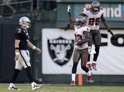 Tampa Bay cortó la racha de los Raiders con una intercepción en los últimos minutos de partido. AP  /