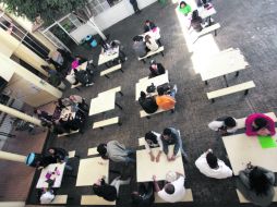 Cambiar de escuela en México no es tan fácil como debería, en el tránsito se pierden créditos, diplomas y ganas.  /