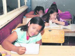 Hora del aula. Los niños de las nocturnas toman clases sólo dos horas por día.  /