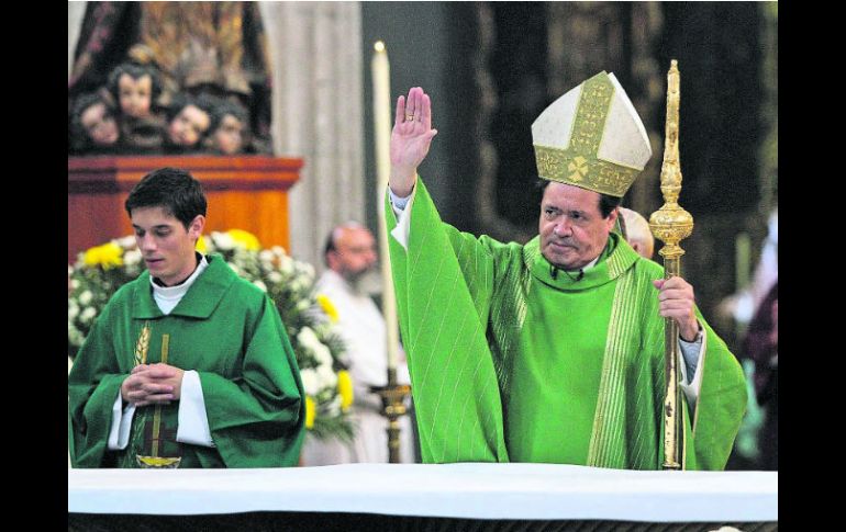El cardenal Norberto Rivera Carrera confía en los jóvenes para respaldar la fe católica, ante la embestida de otros movimientos. NTX  /