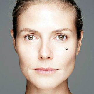 Posa Heidi Klum sin maquillaje; recibe críticas