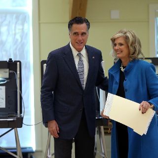 Romney deposita su voto y cierra campaña