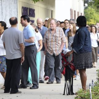 Con largas filas de votantes abre la elección en Florida