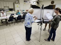 Algunos electores tuvieron que esperar más de una hora para obtener comprobante. AFP  /