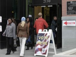 Los votantes llegan a emitir su voto en Washington. REUTERS  /