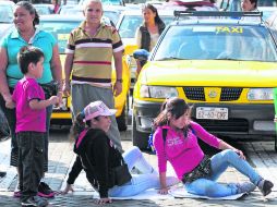 Plantón. Comerciantes ambulantes bloquearon ayer calles del Centro tapatío.  /