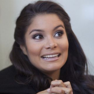 Famosos acuden a premier de La vida precoz y breve de Sabina Rivas