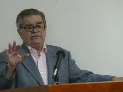 El también antropólogo y estudioso del pensamiento y literatura náhuatl agradeció la presea. ARCHIVO  /