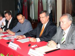 El regidor panista Alejandro Elizondo Gómez (c), presidente de la Comisión de Obra Pública de Guadalajara.  /