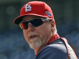 Mark McGwire llega al staff de los Dodgers de Los Ángeles. AP  /