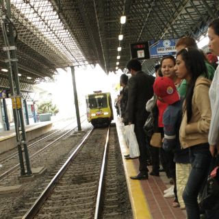 Tapatíos cambiarían su auto por un transporte público seguro y rápido