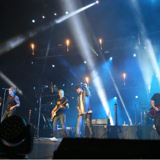 Hombres G ofrecen velada llena de rock ochentero en NL