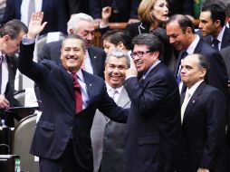 Manlio Fabio Beltrones (i) y Ricardo Monreal (d) participan en el debate del dictamen de la reforma laboral. ARCHIVO  /