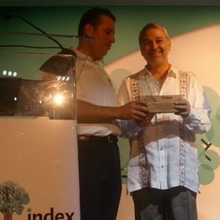 Gobernador recibe reconocimiento del sector manufacturero