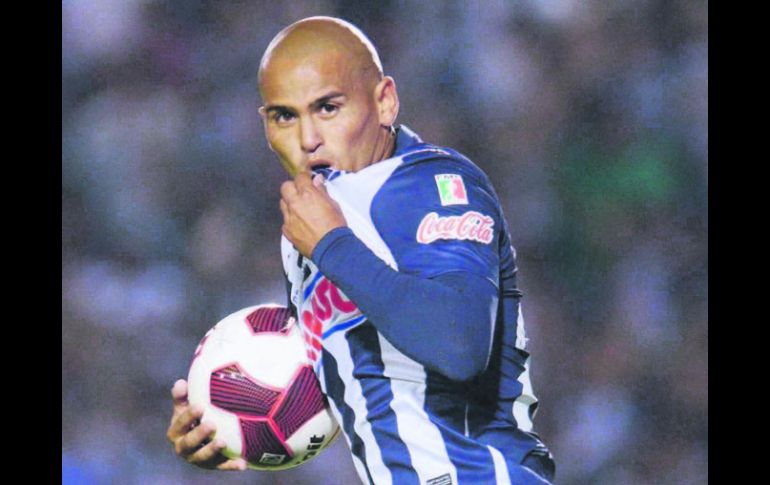 Suazo anotó los dos goles de Monterrey ante Toluca, el miércoles pasado en el Tec, en el juego pendiente de la jornada 13. MEXSPORT  /