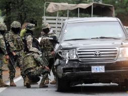 El blindaje del vehículo impidió que sus ocupantes perdieran la vida, ya que recibió 152 tiros. ARCHIVO  /