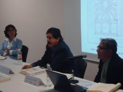 Jorge Trujillo Bretón (d) presenta su libro. Lo acompañan Rodolfo Gutiérrez Zermeño y la historiadora Rebeca García.  /
