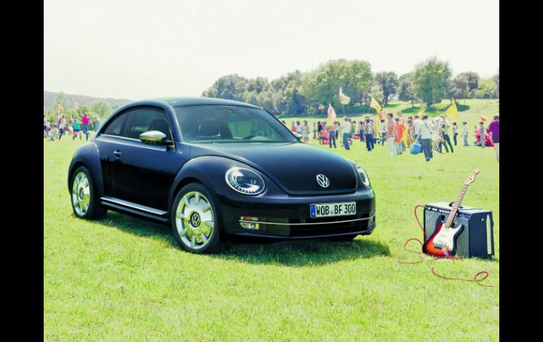 WV pone en México el Beetle Fender, diseñado para revivir el espíritu del rock de los años 60.  /