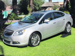 CON CARÁCTER. El Buick Verano es muy similar en formas al Regal, y junto con el motor turbo, le dan personalidad propia.  /