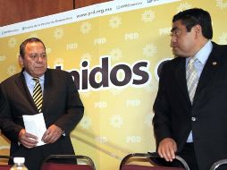 Miguel Barbosa (d) dijo que se tiene la opción del recurso de los amparos contra la reforma laboral. ARCHIVO  /