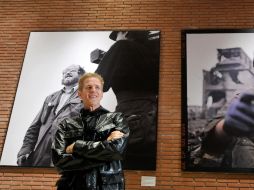 Matthew Modine presenta las fotos que realizó durante el rodaje de la película. AFP  /