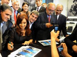 La presidenta de Argentina, Cristina Fernández, recibió una carta de Repsol en que declara inconformidad. EFE  /