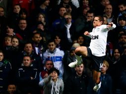 El mexicano anota dos goles y cambia el rostro del equipo que perdía 2-0 contra el Aston Villa. REUTERS  /