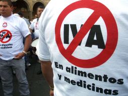 El legislador del PRD Espinosa Cházaro sugiere que se busquen medidas para no aumentar el impuesto al consumo. ARCHIVO  /