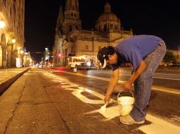 En los 10 primeros meses del año se ha aplicado señalamiento horizontal en 122 mil metros cuadrados en calles de la ZMG. ARCHIVO  /