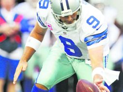Para el olvido. El pasador de los Vaqueros, Tony Romo, lidera la NFL en intercepciones, con 13. Dallas ha perdido 19 veces el ovoide.AP  /