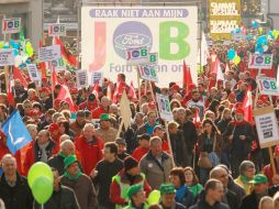 Alrededor de 20 mil empleados salieron a las calles de Bélgica  para manifestarse. EFE  /