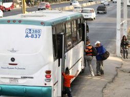 Ciudadanos ignoran que está anunciado un paro camionero. ARCHIVO  /