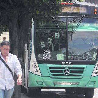 Usuarios y algunos choferes, sin aviso del paro