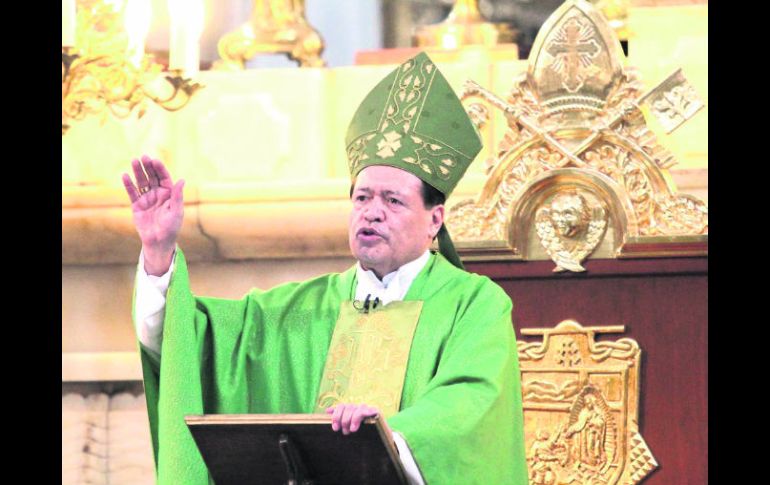 Manda oraciones. El cardenal Norberto Rivera agradeció al Presidente por su gestión y pidió por aquellos que van a tomar posesión.  /