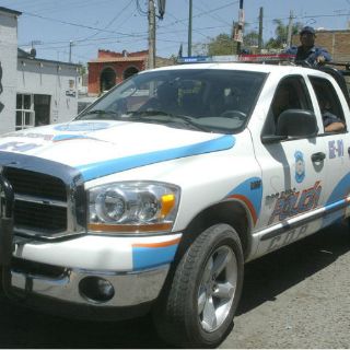 Alcalde de Tonalá entrega patrullas