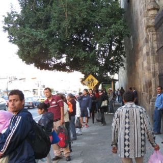 Paro camionero sorprende a población