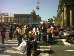 Los vendedores toman la confluencia de 16 de Septiembre e Hidalgo.  /