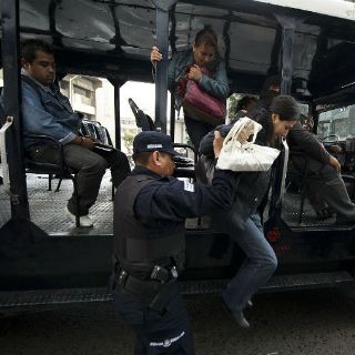 En Periférico, impera el caos por paro camionero