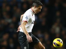 Van Persie controla la pelota durante el juego contra Los Villanos. REUTERS  /