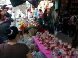 Pretenden separar a los artesanos del resto de los comerciantes en el tianguis que se ubica los jueves y domingos en Tonalá.  /