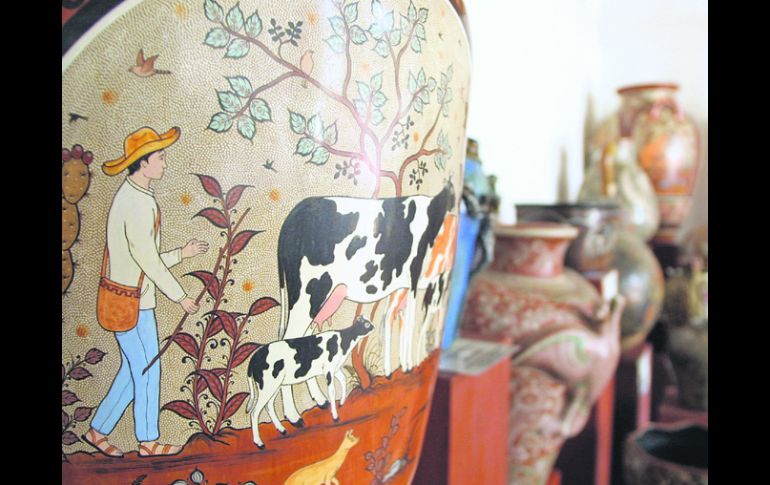 'Eso no se toca'. La directora de cultura de Tonalá, Elena Vargas,  afirma que las piezas de cerámica no serán subastadas.  /