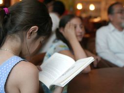 Con las acciones se pretende fomentar el gusto por la lectura entre los niños. ARCHIVO  /