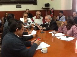 Imagen de la reunión de la Comisión Especial de la nueva Legislatura, durante el informe de la recomendación que presentarán.  /