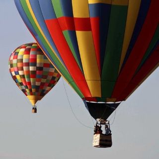Elevarán casa con globos en León, como parte de festival