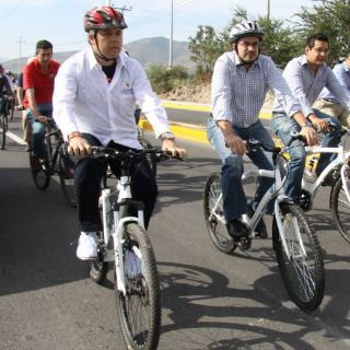 Alcaldes pedalean por Prolongación 8 de julio