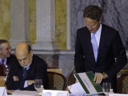 El secretario del Tesoro de Estados Unidos, Timothy Geithner (d). REUTERS  /
