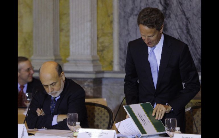 El secretario del Tesoro de Estados Unidos, Timothy Geithner (d). REUTERS  /