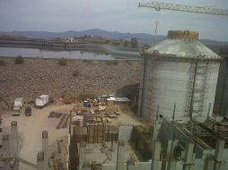 La planta está a escasos metros de la hidroeléctrica Valentín Gómez Farías, que se encuentra a su vez sobre la Carretera a Saltillo.  /