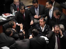 Imagen de algunos senadores durante el análisis de la Reforma Laboral. EL UNIVERSAL  /