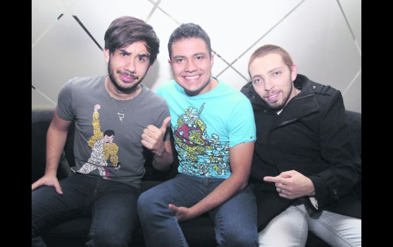 Risas por tres. Gabriel Montiel, ''Werevertumorro''; Luis Torres, conocido como ''Luisito Rey'', y Ricardo Ortiz, el ''Wereverwero''.  /